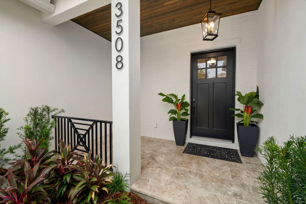 W Vasconia Front Door - Biarritz Biulders